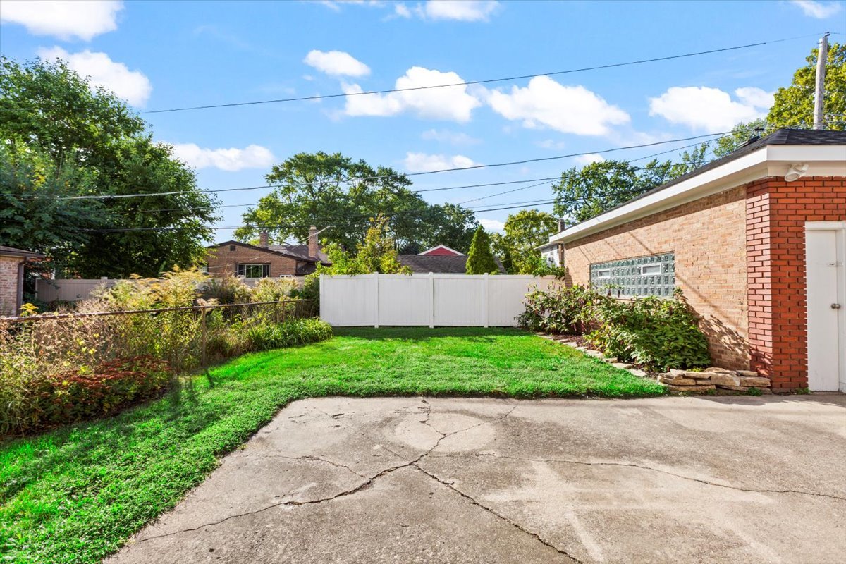 10206 S Saint Louis Avenue, Evergreen Park, IL 60805