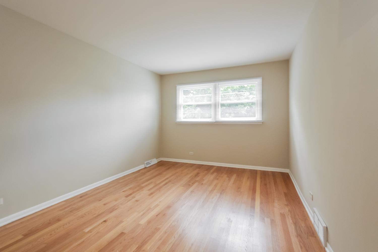 22 S RAMMER Avenue, Arlington Heights, IL 60004