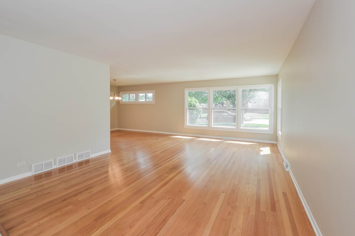 22 S RAMMER Avenue, Arlington Heights, IL 60004