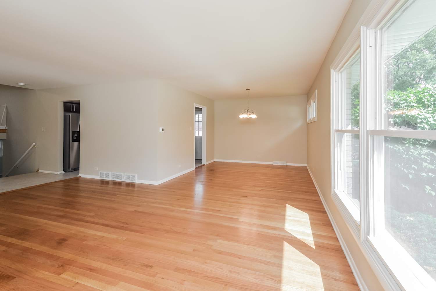 22 S RAMMER Avenue, Arlington Heights, IL 60004