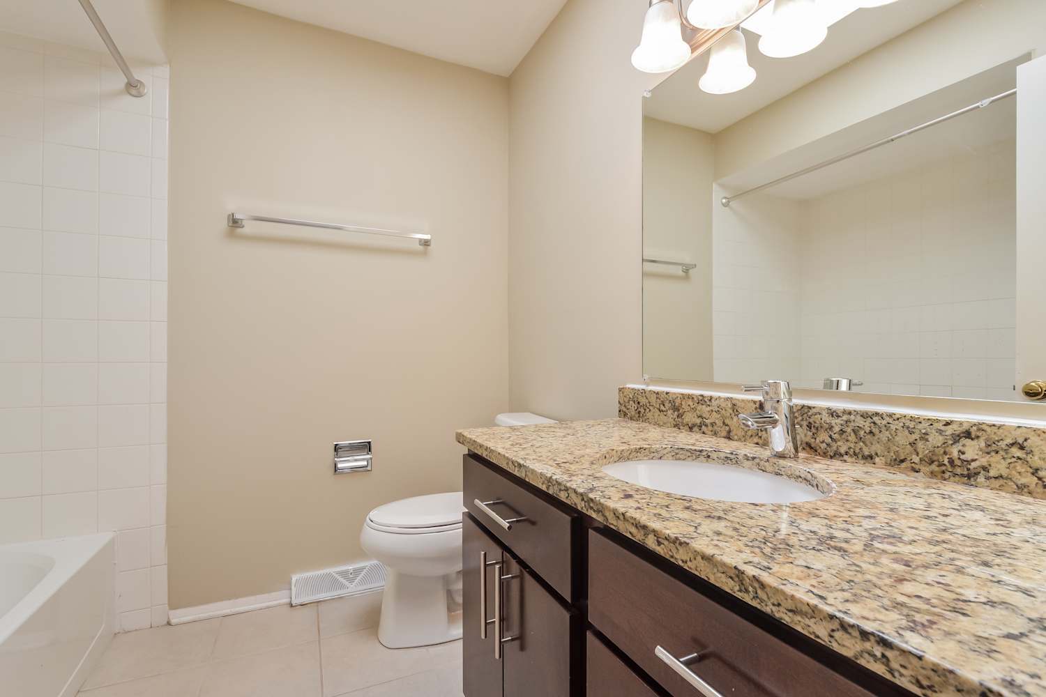 22 S RAMMER Avenue, Arlington Heights, IL 60004