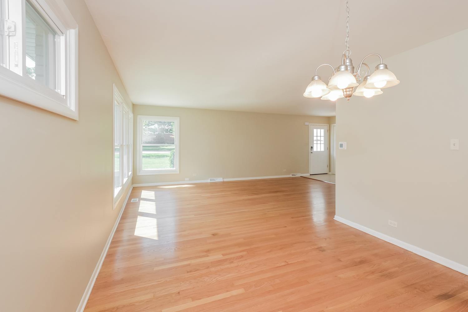 22 S RAMMER Avenue, Arlington Heights, IL 60004