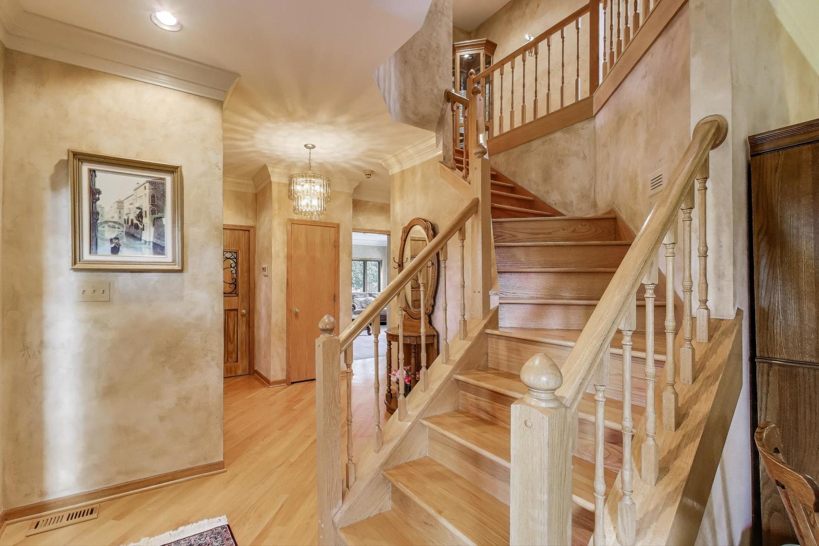 8720 Galleria Court, Spring Grove, IL 60081