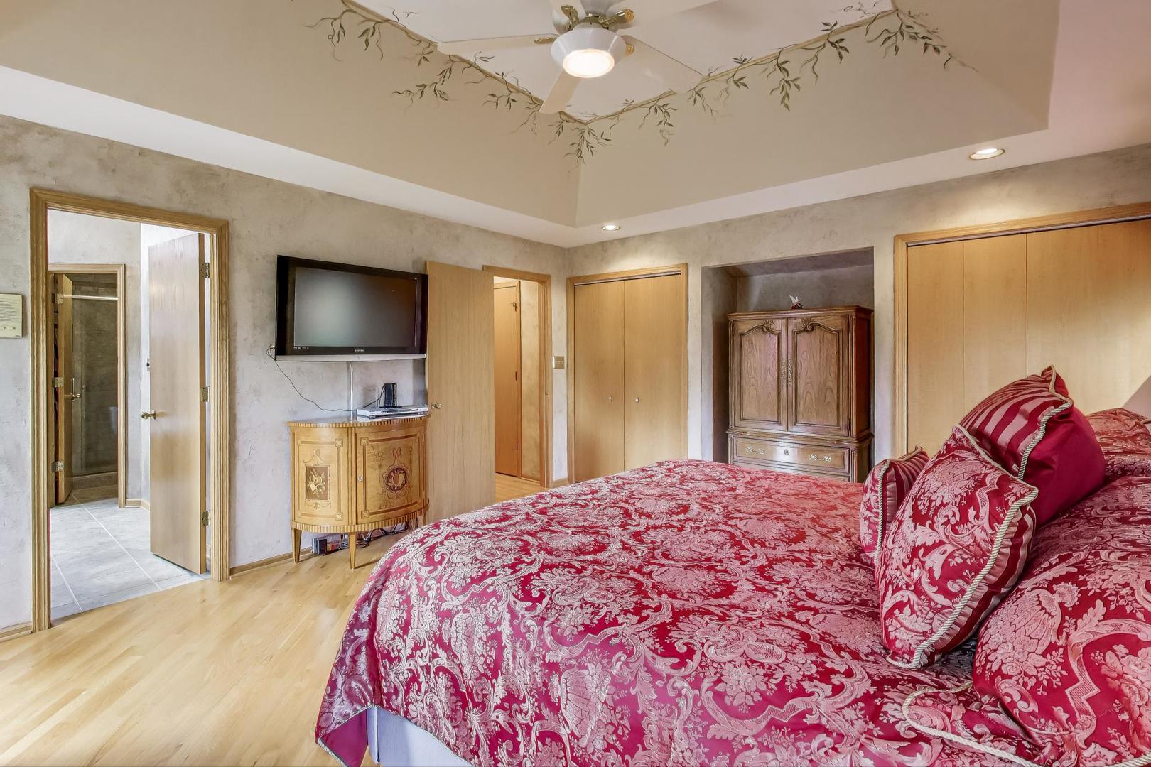 8720 Galleria Court, Spring Grove, IL 60081