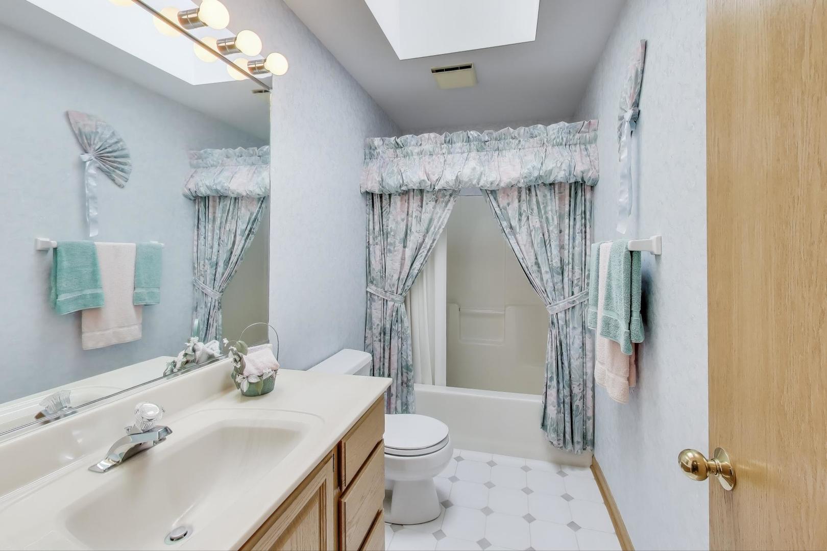 8720 Galleria Court, Spring Grove, IL 60081