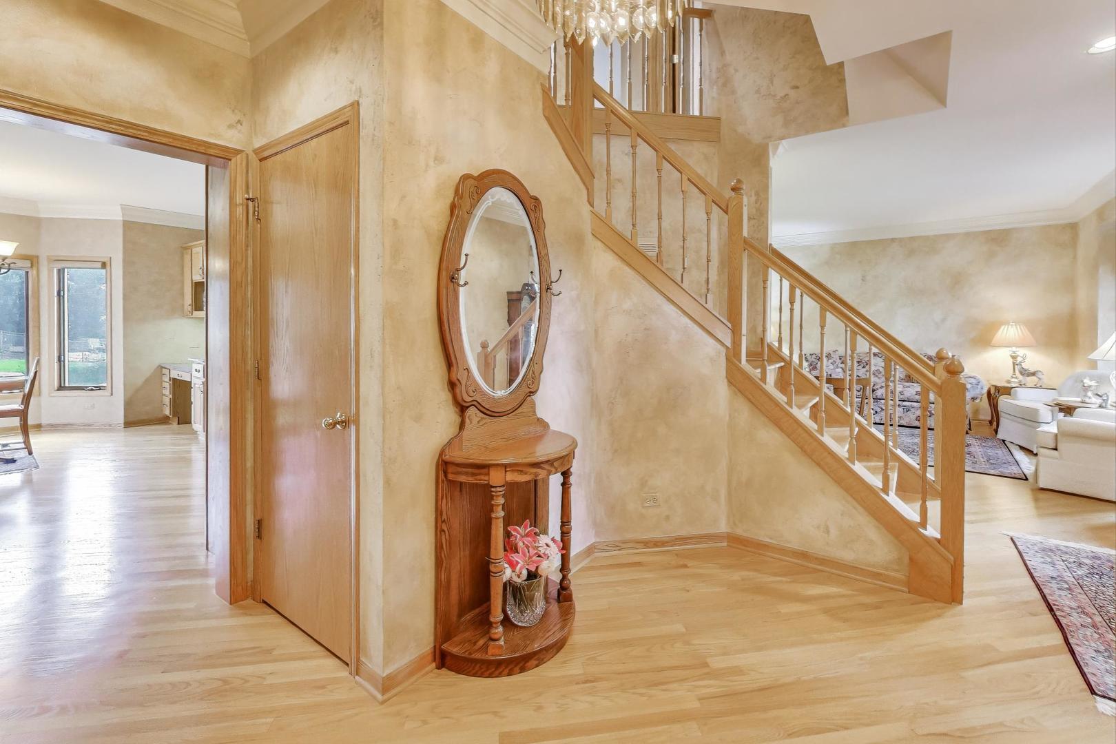 8720 Galleria Court, Spring Grove, IL 60081