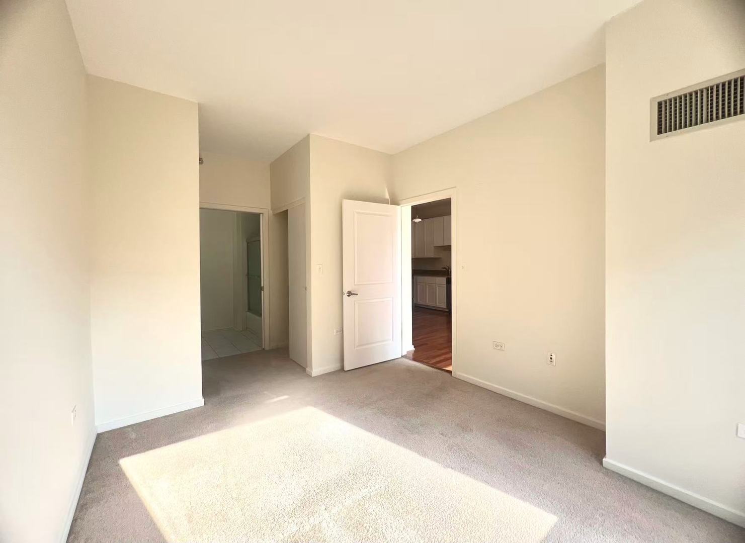 1 E 8th Street #307, Chicago, IL 60605