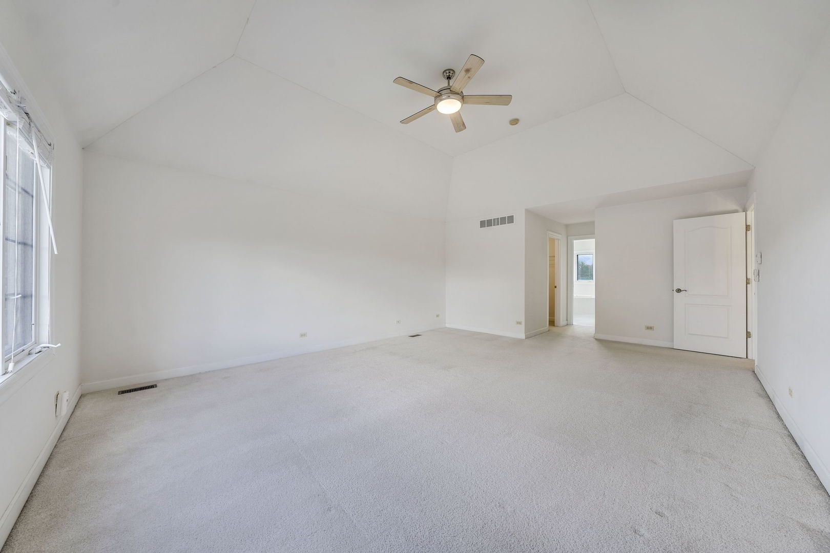 801 W Veterans Parkway, Addison, IL 60101