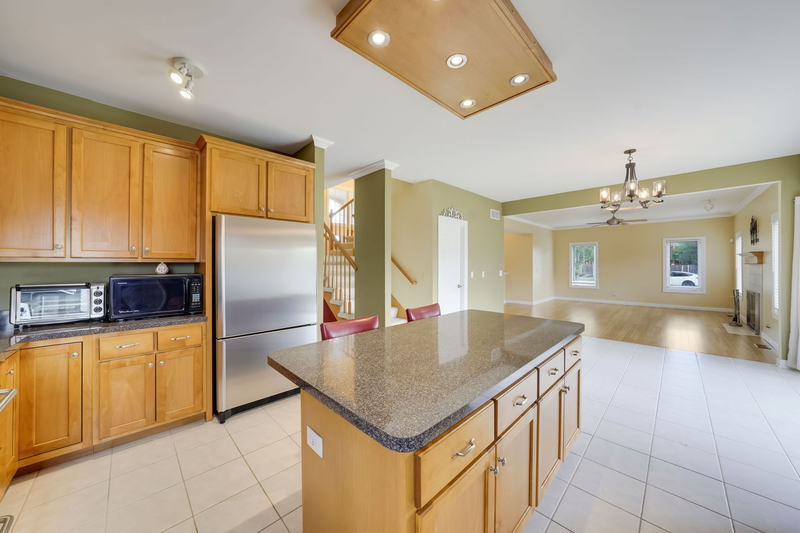 801 W Veterans Parkway, Addison, IL 60101