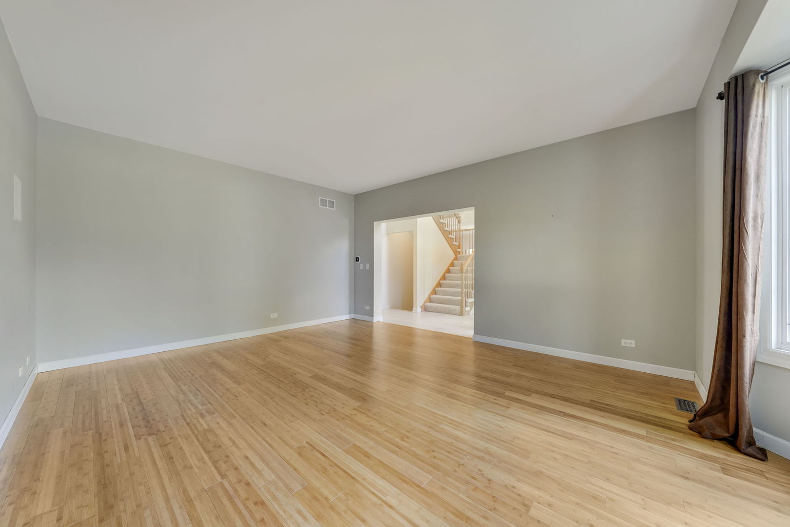 801 W Veterans Parkway, Addison, IL 60101