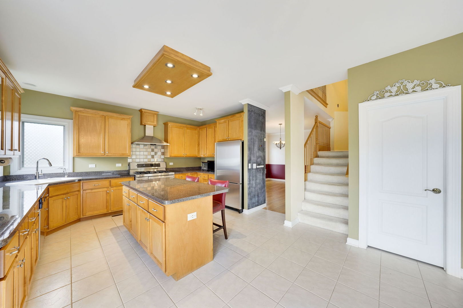 801 W Veterans Parkway, Addison, IL 60101