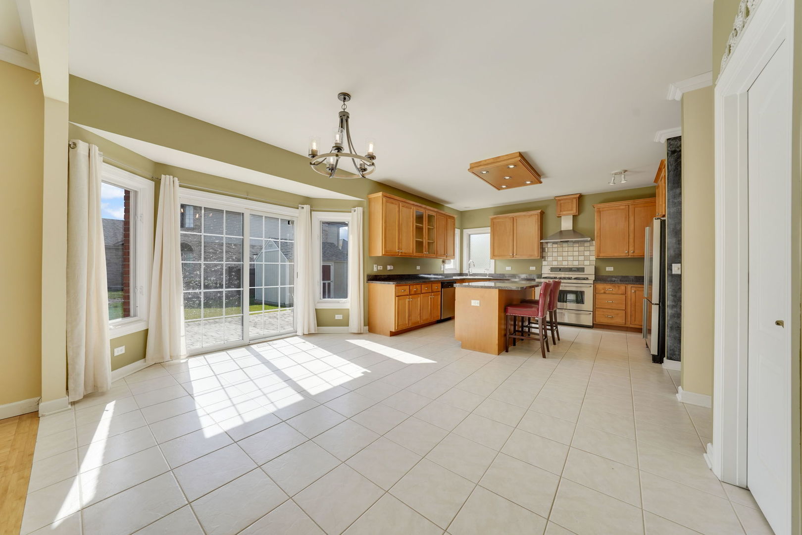 801 W Veterans Parkway, Addison, IL 60101
