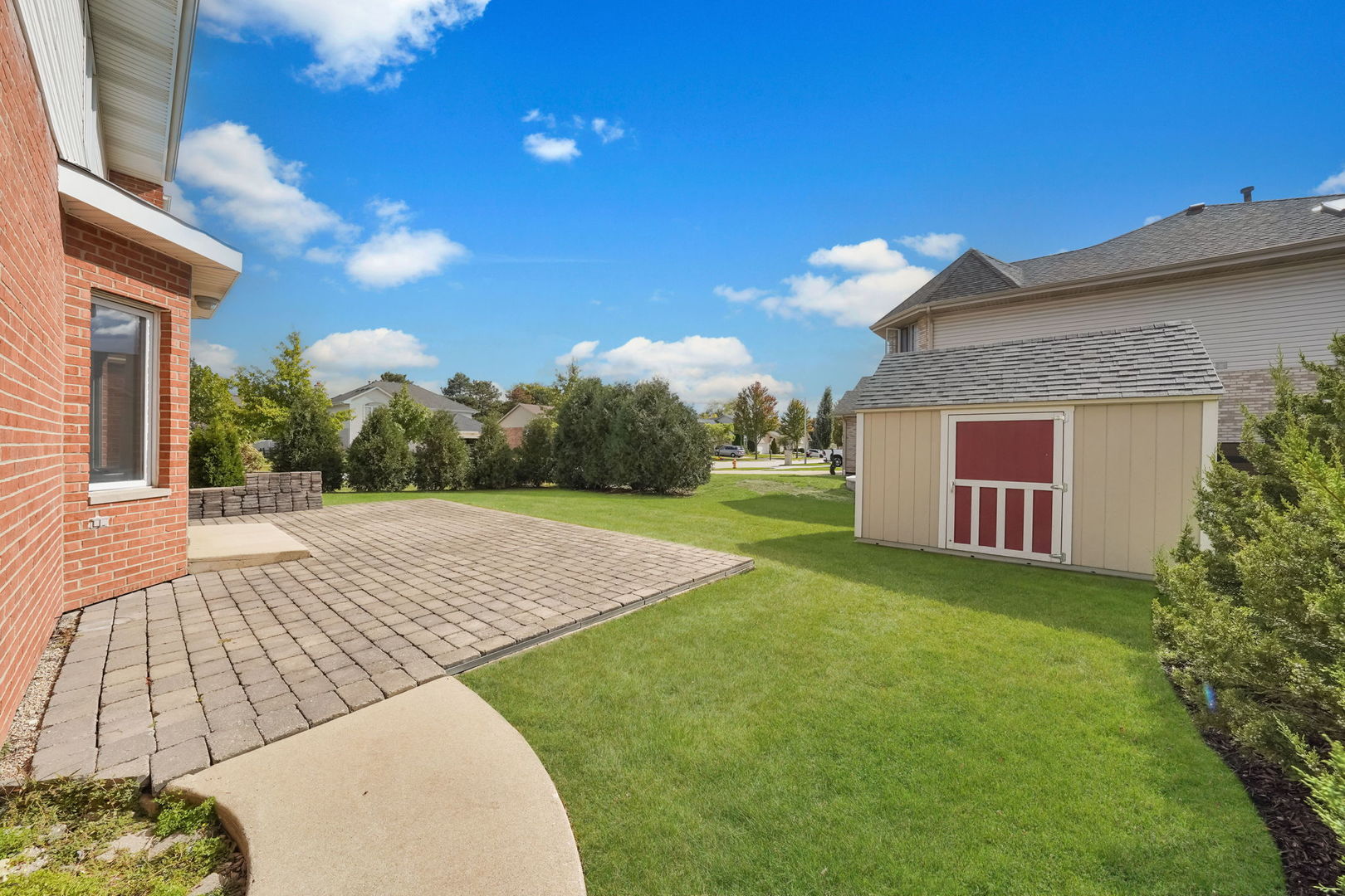 801 W Veterans Parkway, Addison, IL 60101