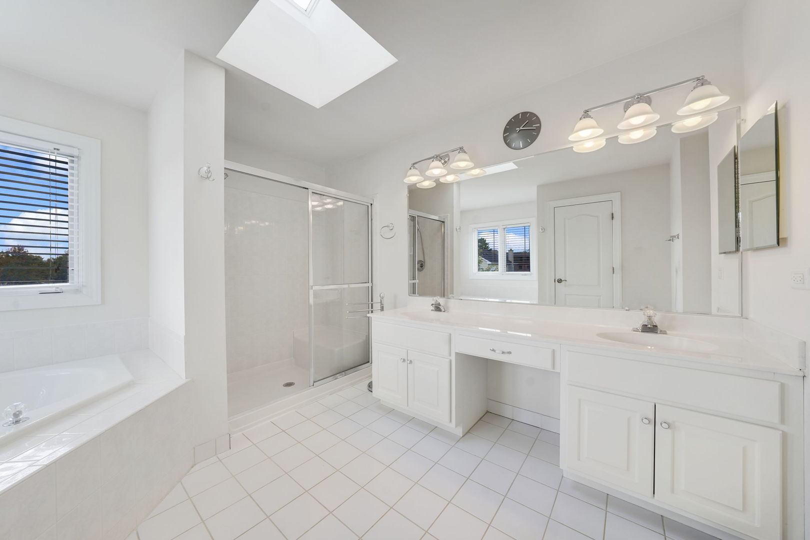 801 W Veterans Parkway, Addison, IL 60101