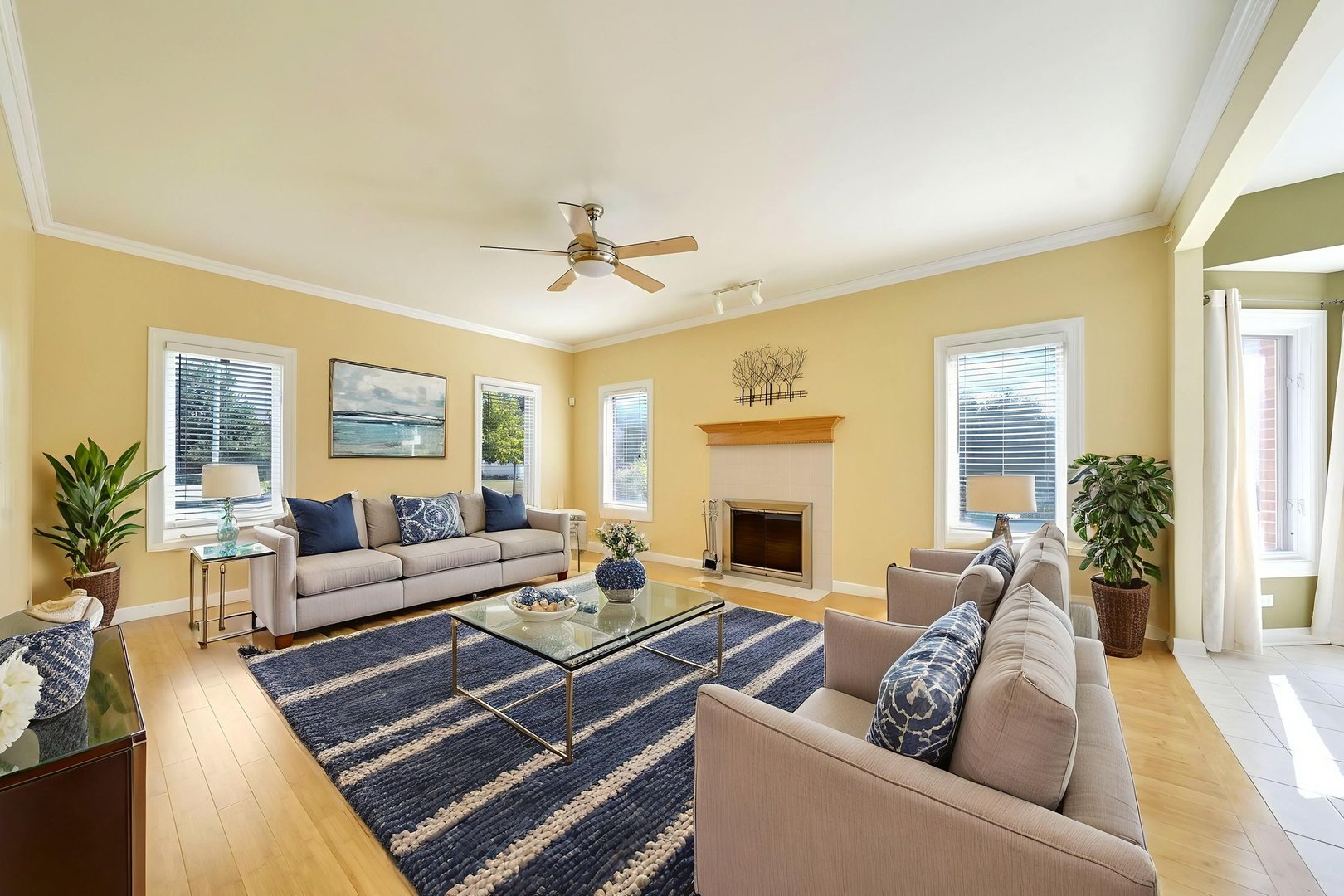 801 W Veterans Parkway, Addison, IL 60101