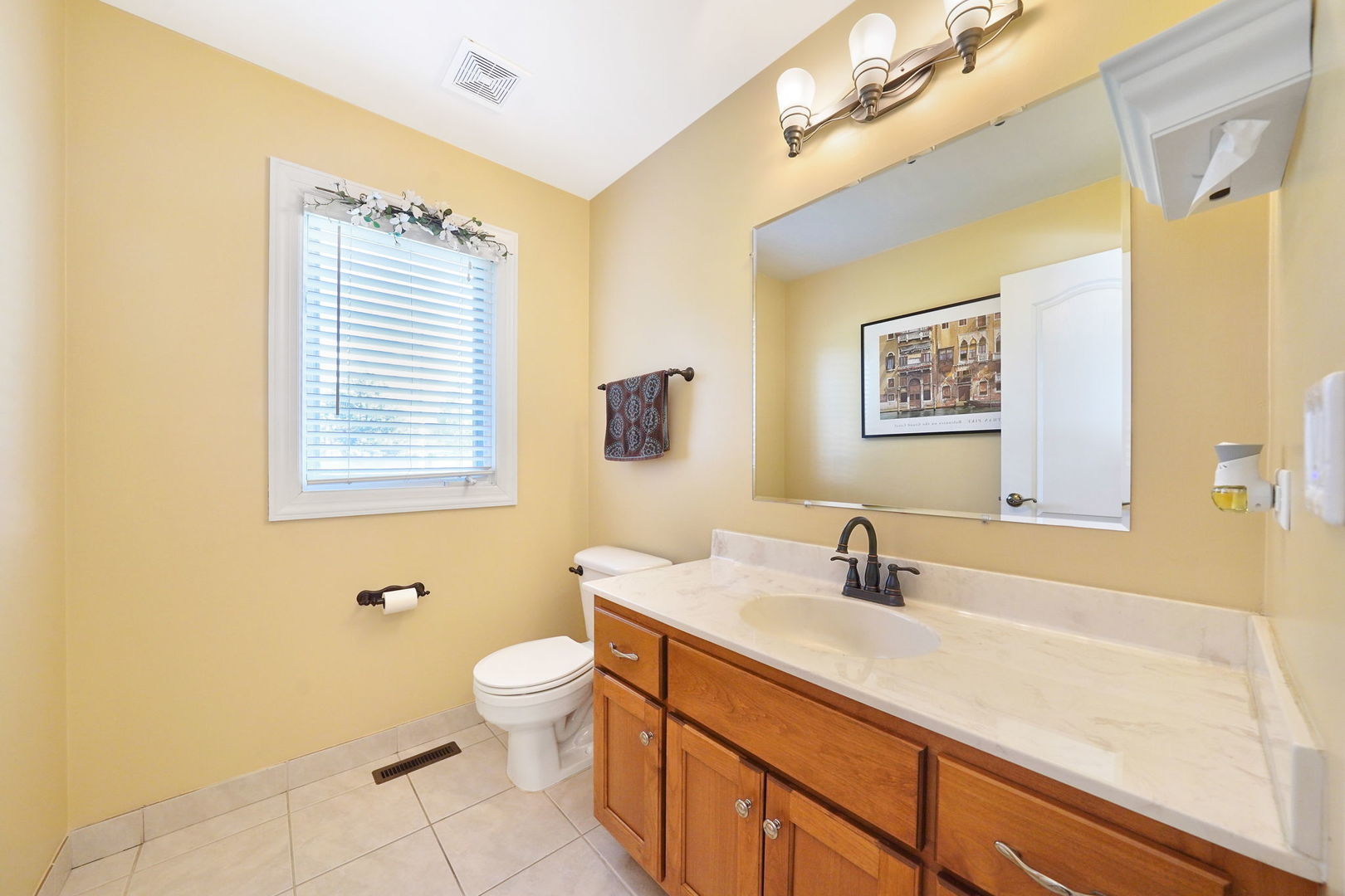 801 W Veterans Parkway, Addison, IL 60101