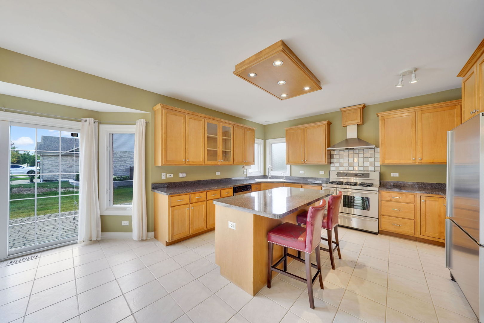 801 W Veterans Parkway, Addison, IL 60101