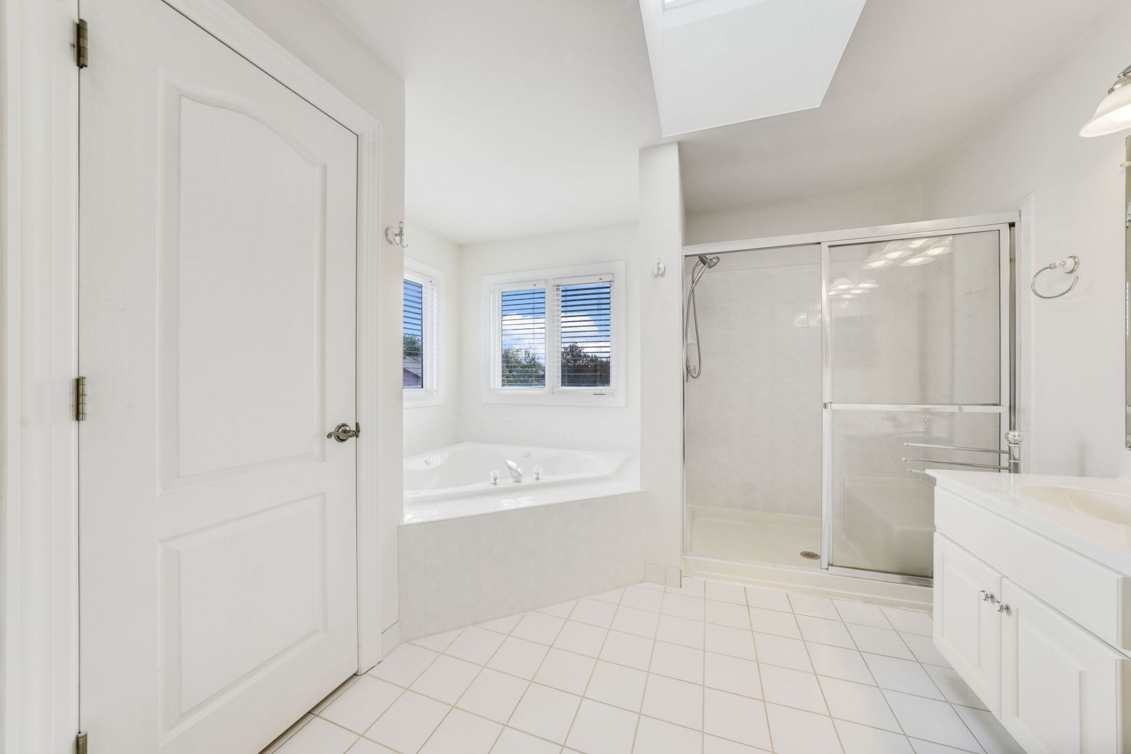 801 W Veterans Parkway, Addison, IL 60101