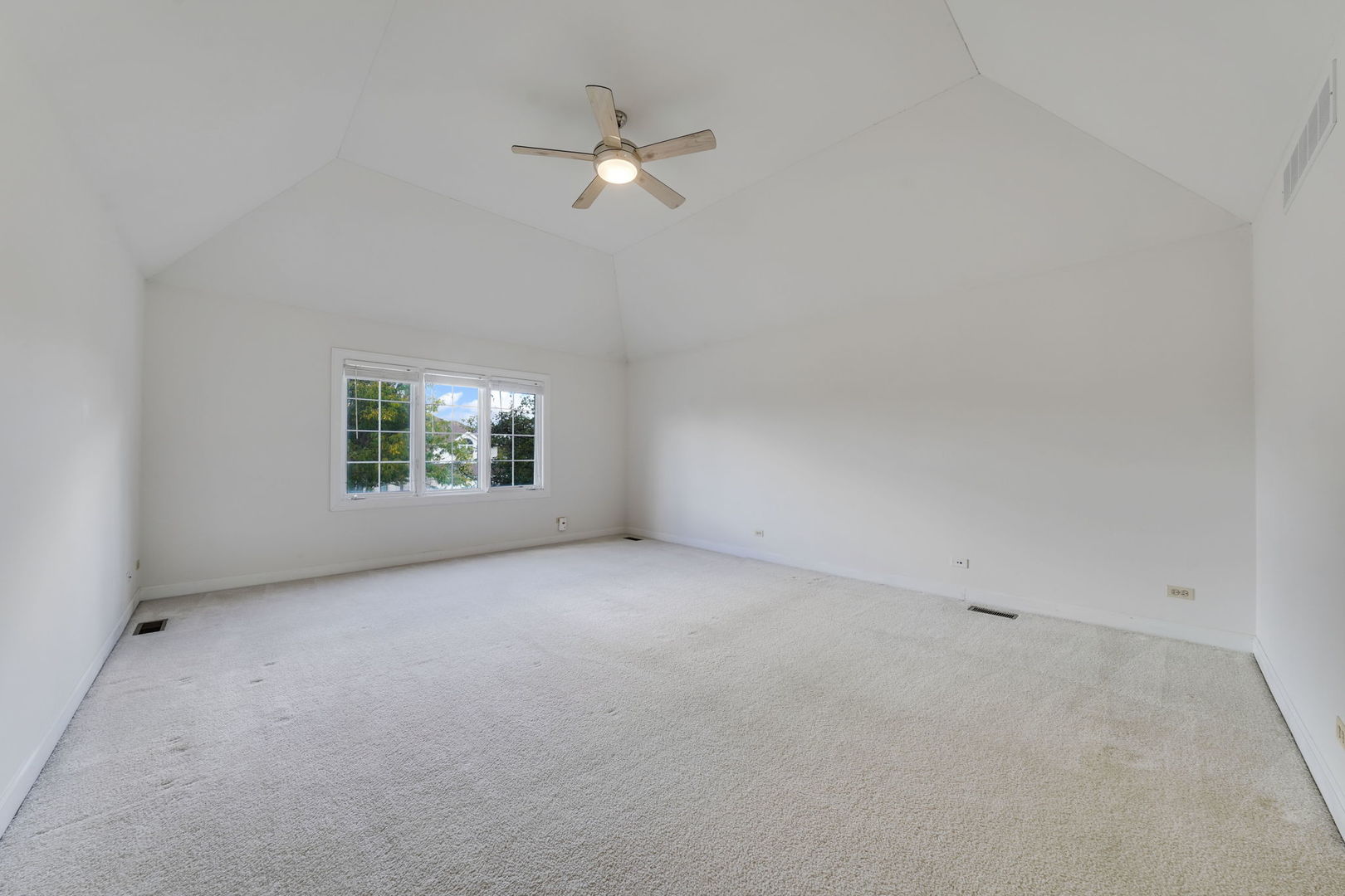 801 W Veterans Parkway, Addison, IL 60101