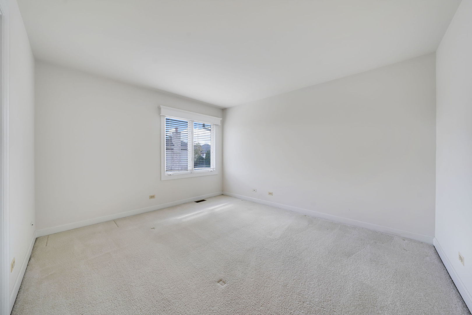 801 W Veterans Parkway, Addison, IL 60101