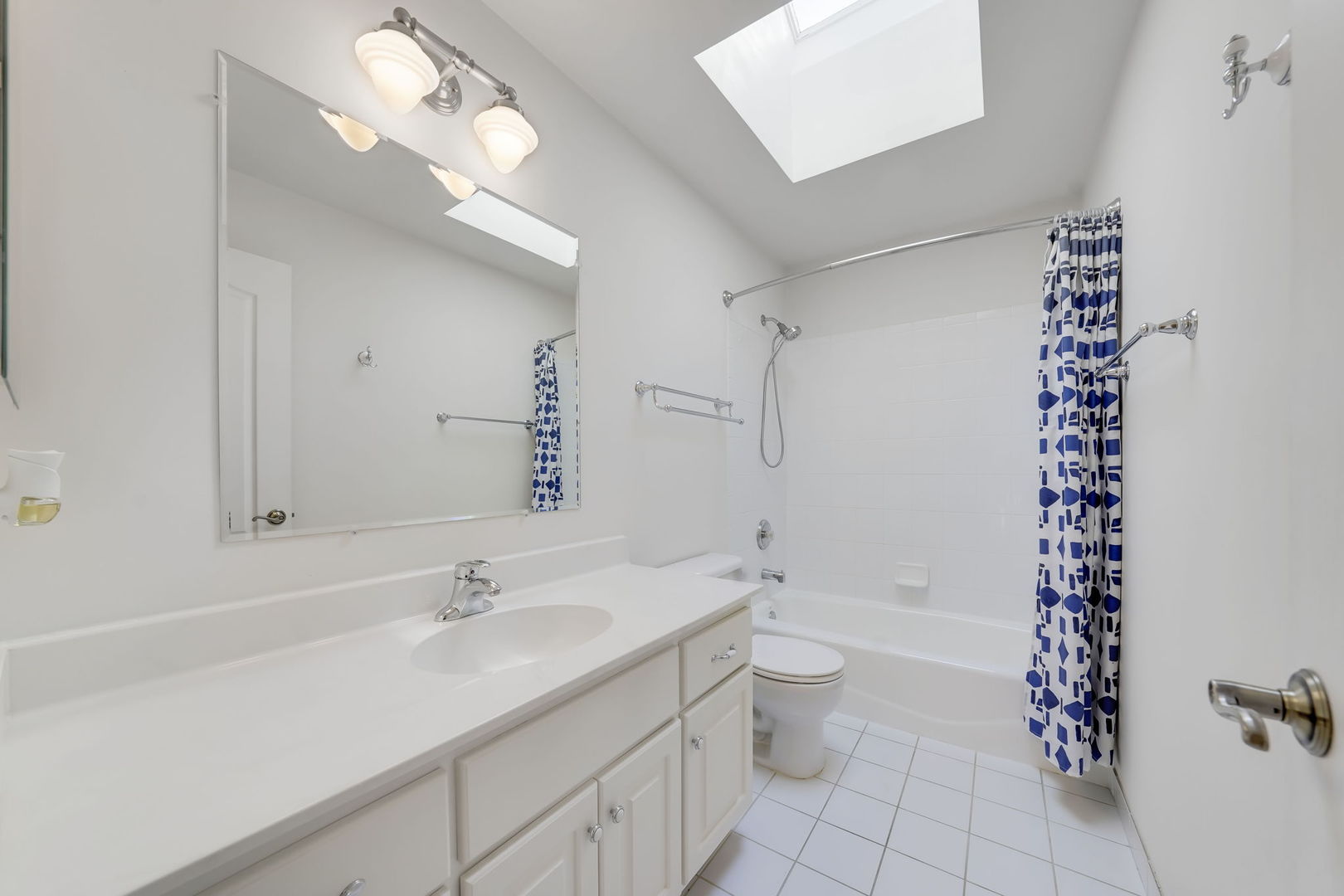 801 W Veterans Parkway, Addison, IL 60101