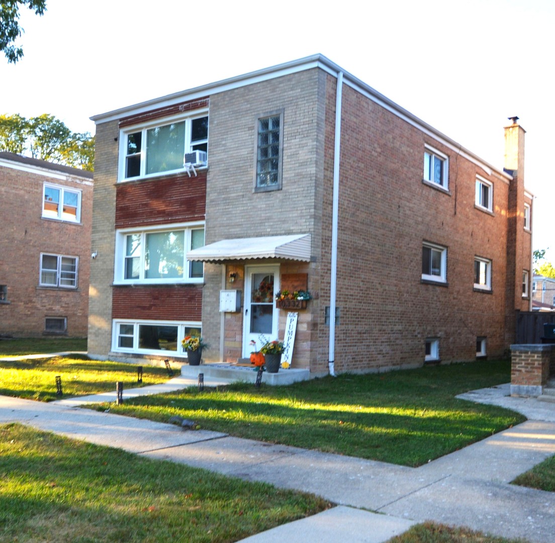 10332 Elizabeth Street #Garden, Westchester, IL 60154