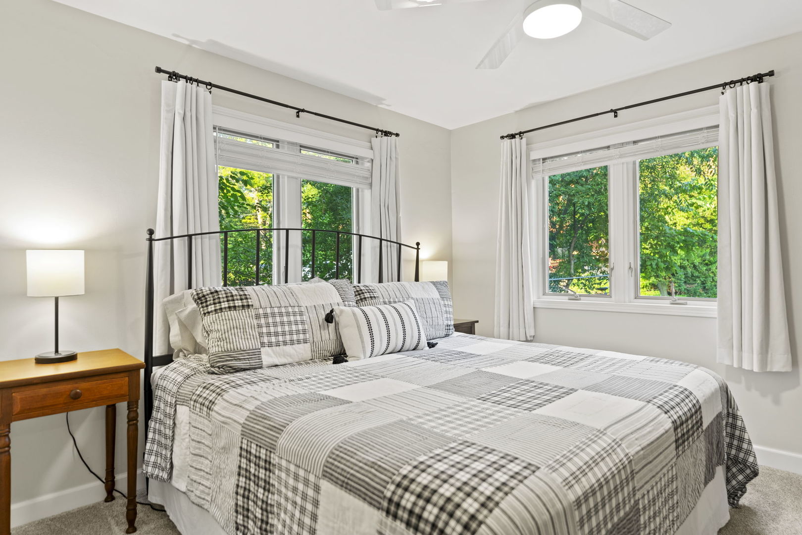 4612 W Lake Shore Drive, Wonder Lake, IL 60097