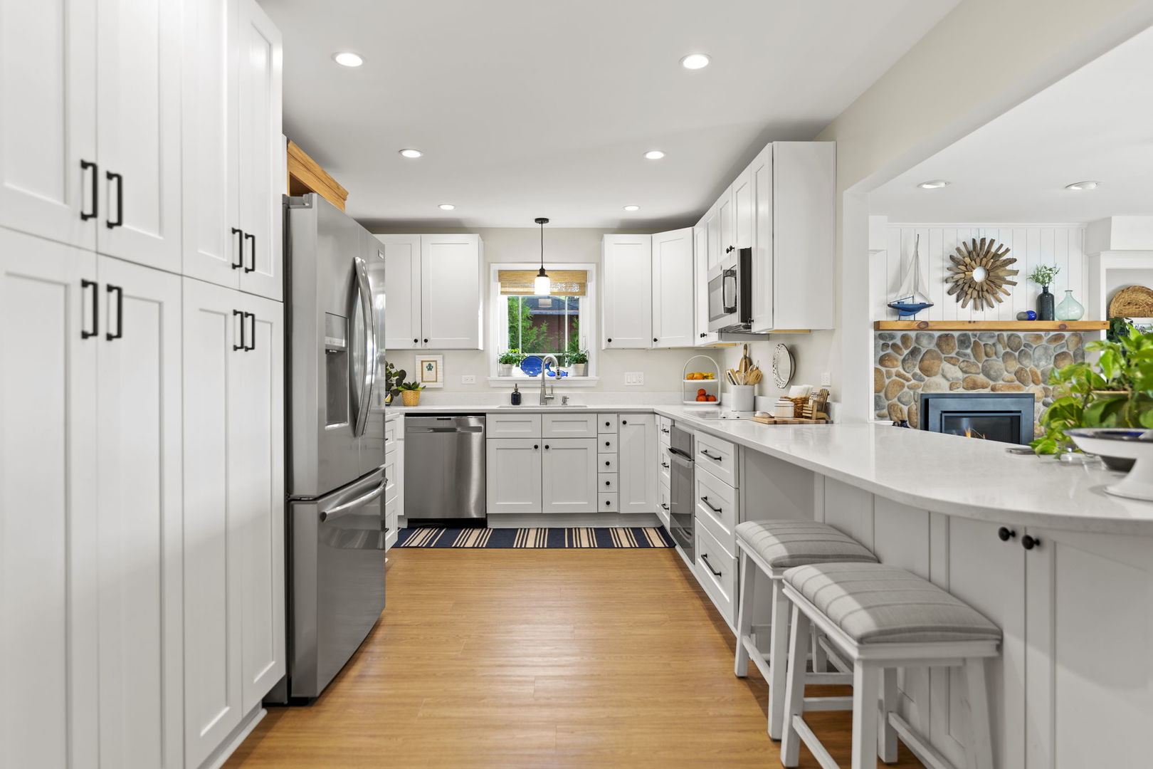 4612 W Lake Shore Drive, Wonder Lake, IL 60097