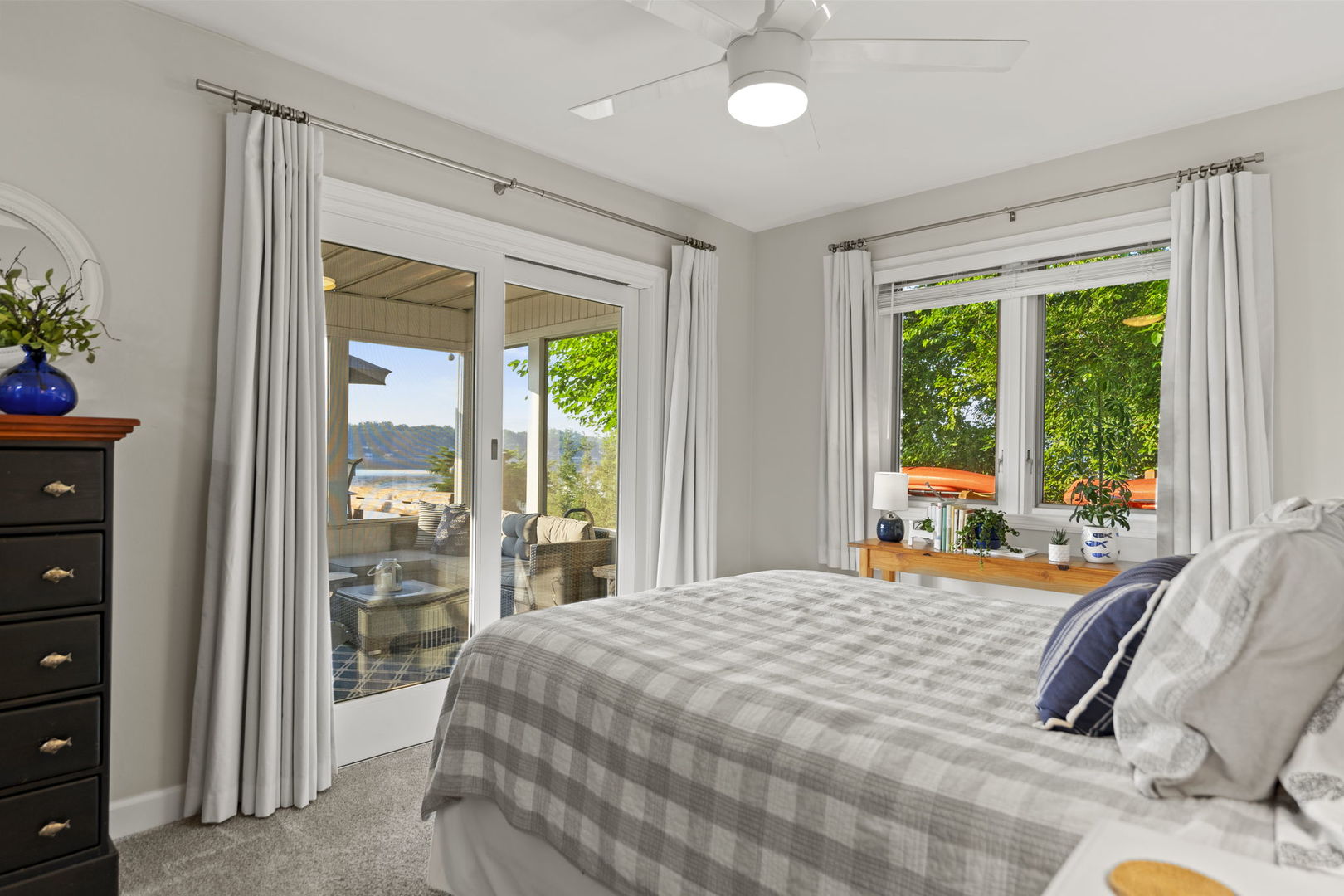 4612 W Lake Shore Drive, Wonder Lake, IL 60097