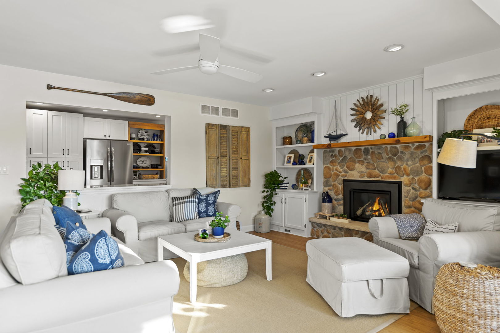 4612 W Lake Shore Drive, Wonder Lake, IL 60097