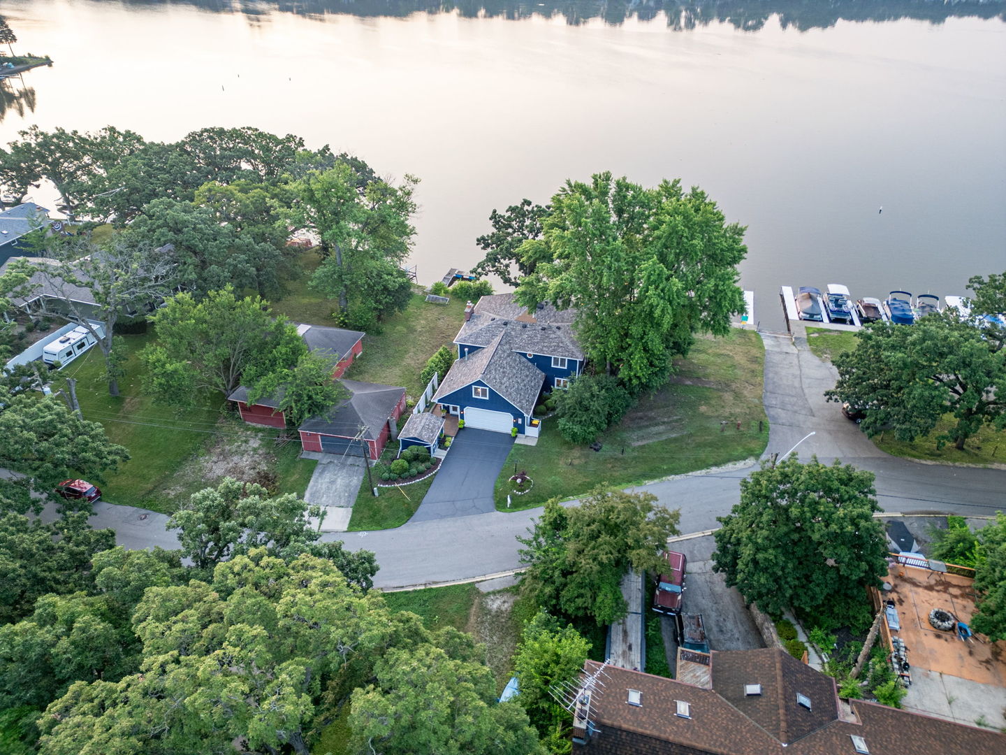 4612 W Lake Shore Drive, Wonder Lake, IL 60097