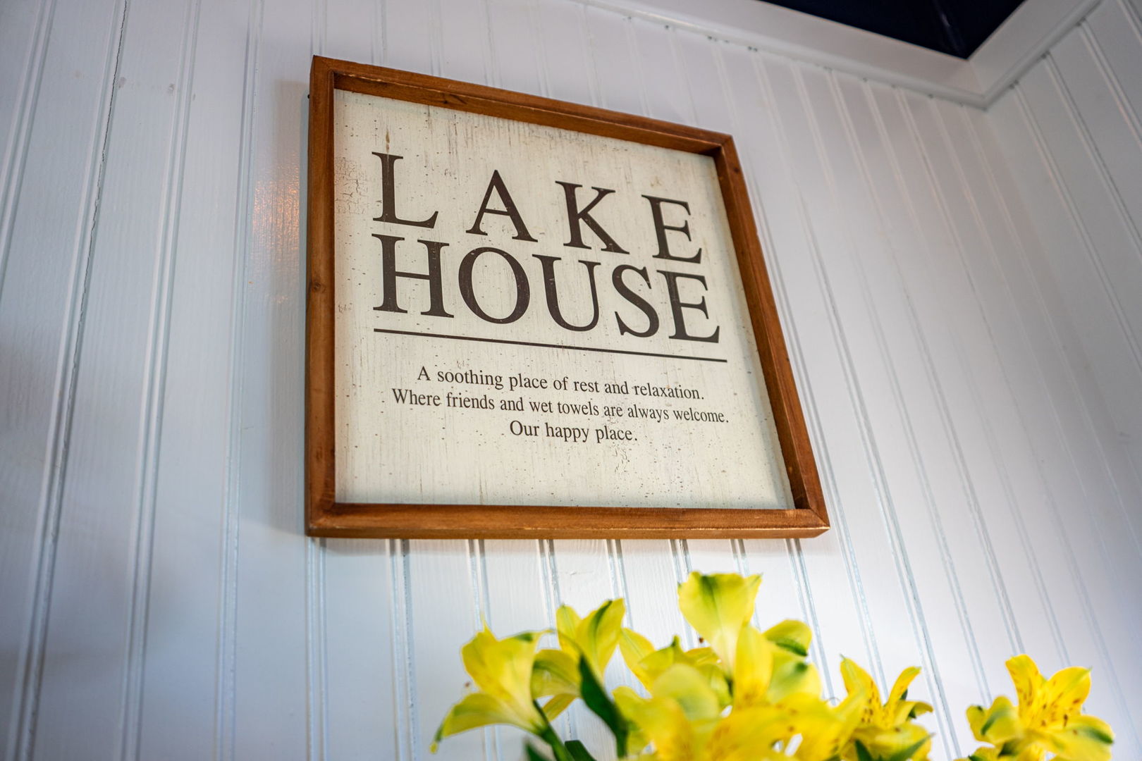 4612 W Lake Shore Drive, Wonder Lake, IL 60097