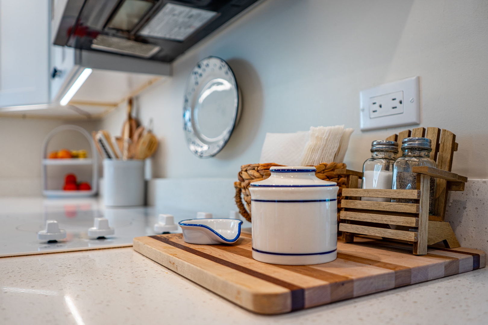 4612 W Lake Shore Drive, Wonder Lake, IL 60097