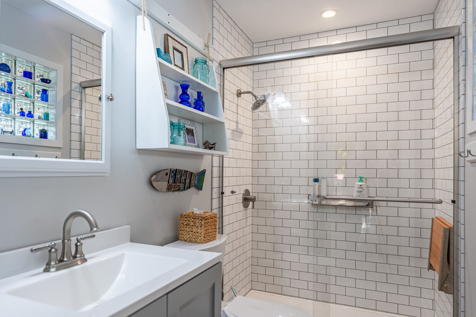 4612 W Lake Shore Drive, Wonder Lake, IL 60097