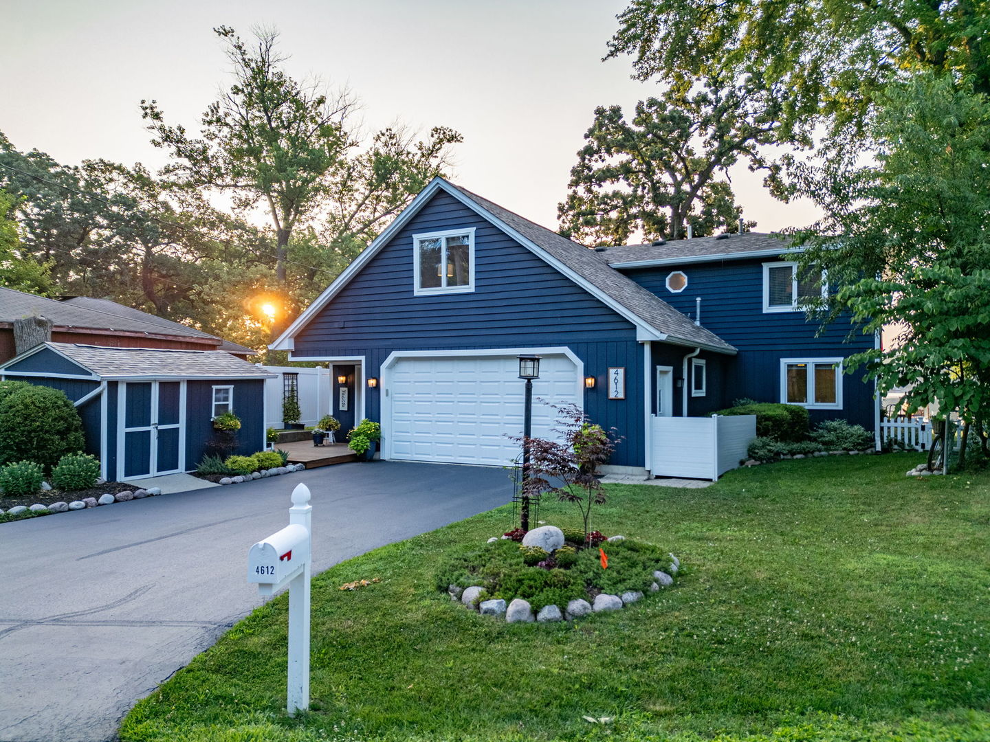 4612 W Lake Shore Drive, Wonder Lake, IL 60097