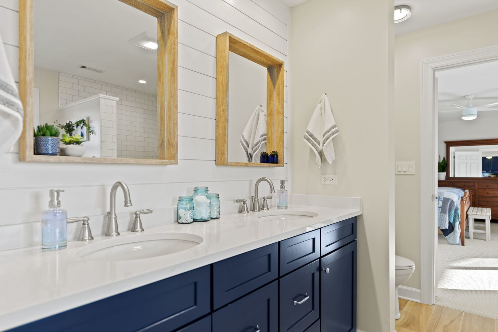 4612 W Lake Shore Drive, Wonder Lake, IL 60097