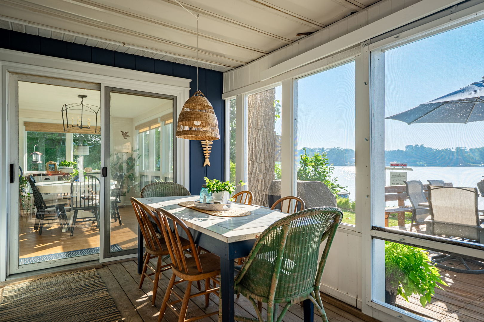 4612 W Lake Shore Drive, Wonder Lake, IL 60097