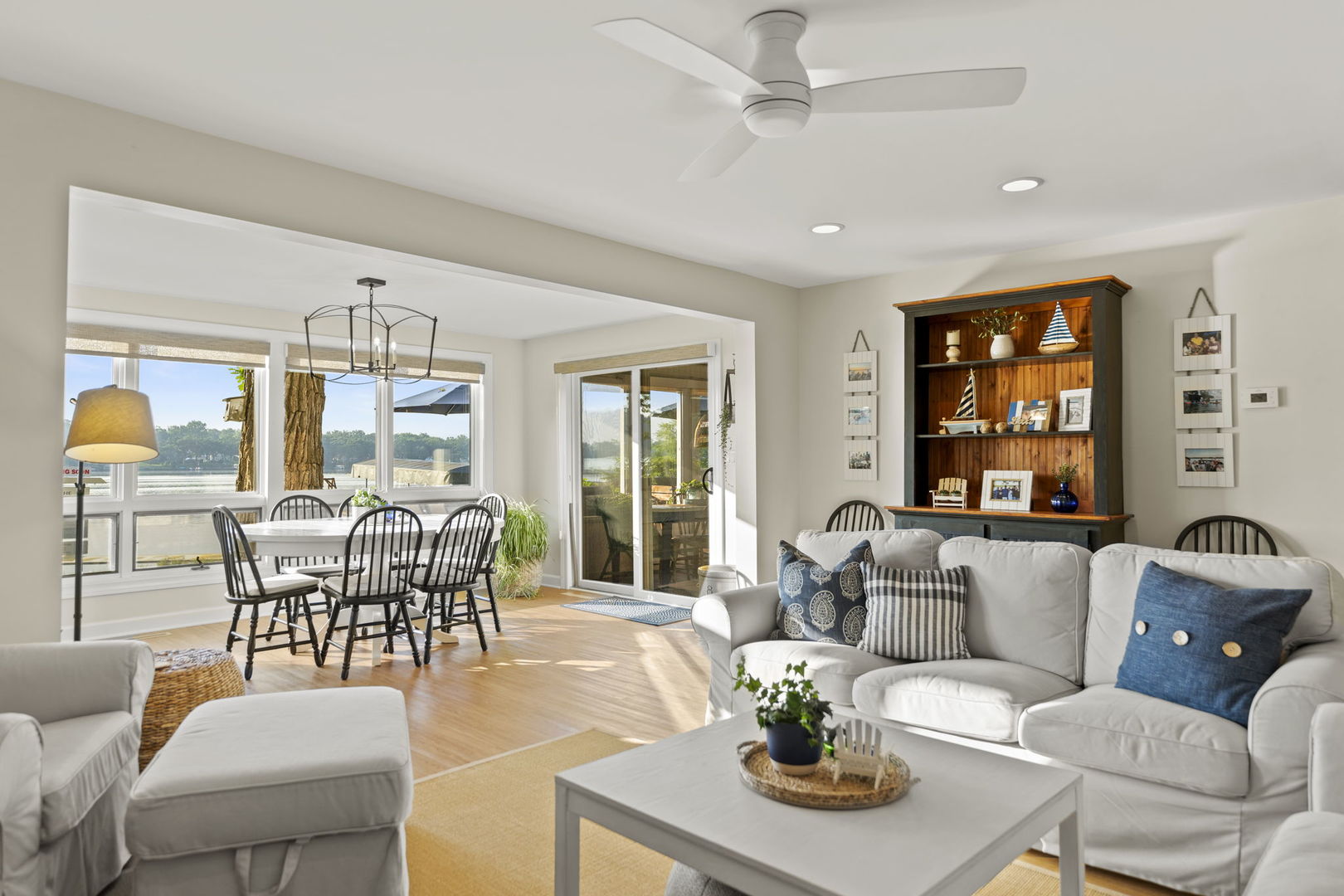 4612 W Lake Shore Drive, Wonder Lake, IL 60097