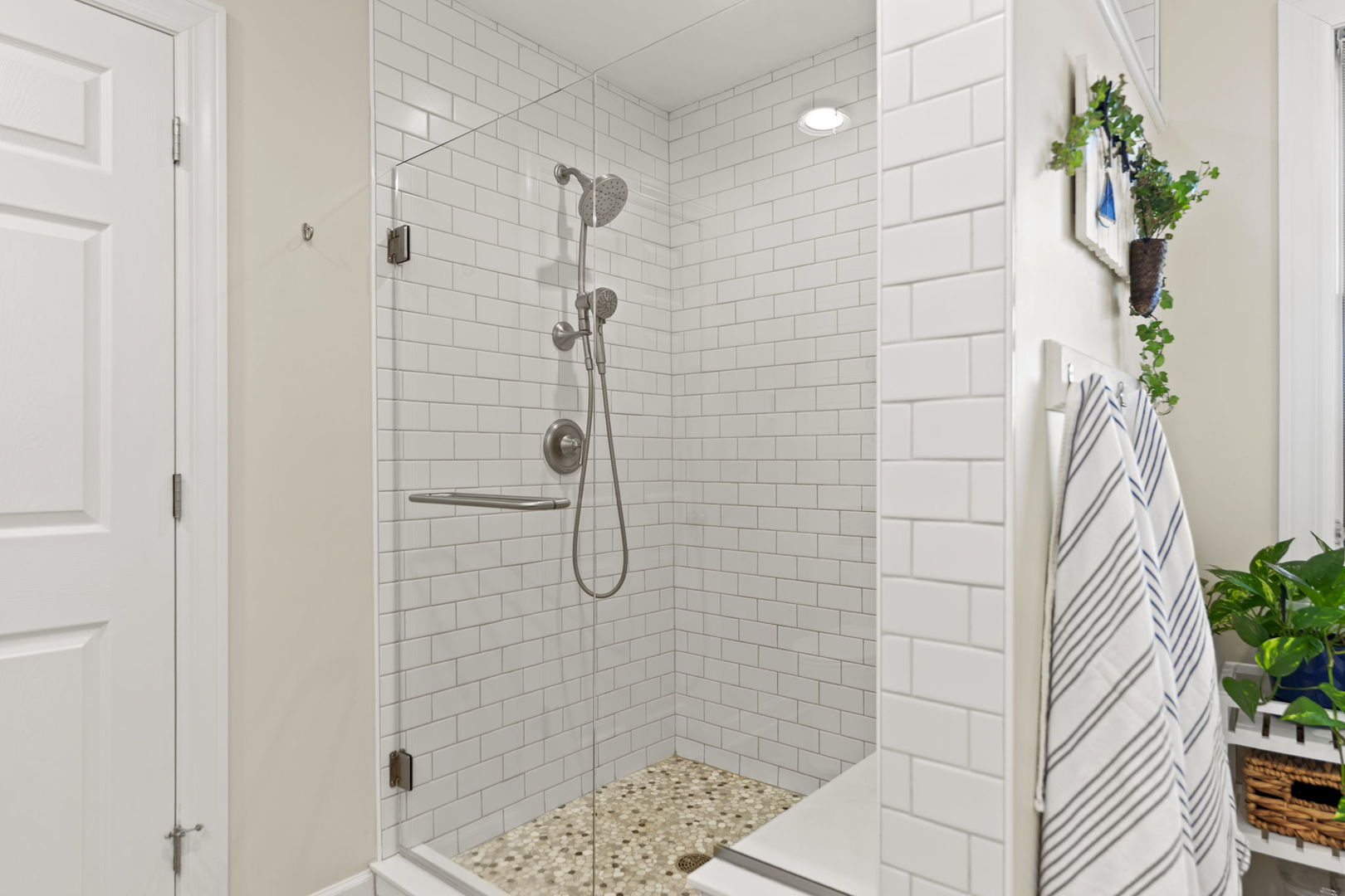 4612 W Lake Shore Drive, Wonder Lake, IL 60097