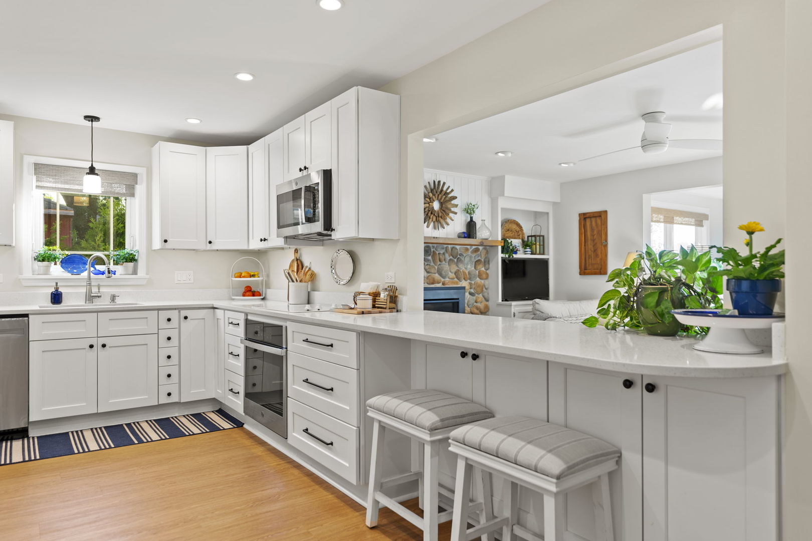 4612 W Lake Shore Drive, Wonder Lake, IL 60097