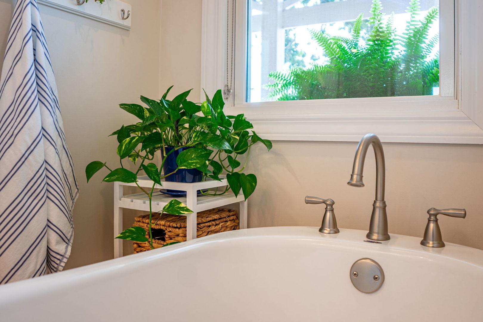 4612 W Lake Shore Drive, Wonder Lake, IL 60097