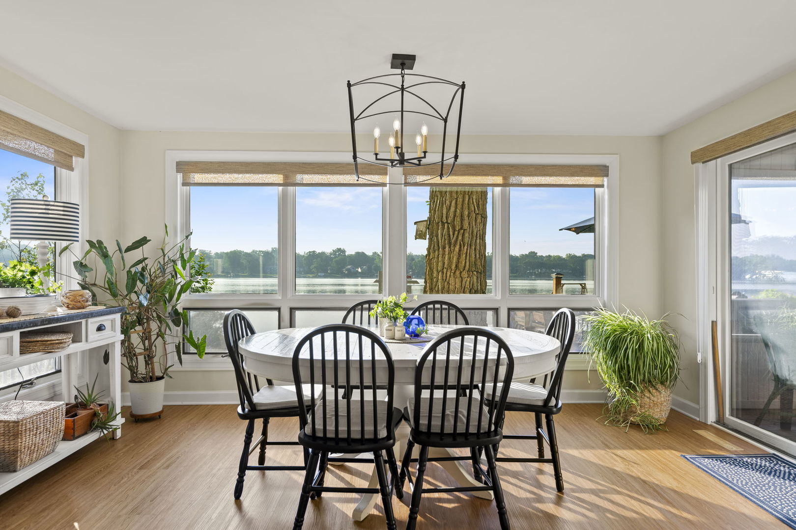 4612 W Lake Shore Drive, Wonder Lake, IL 60097