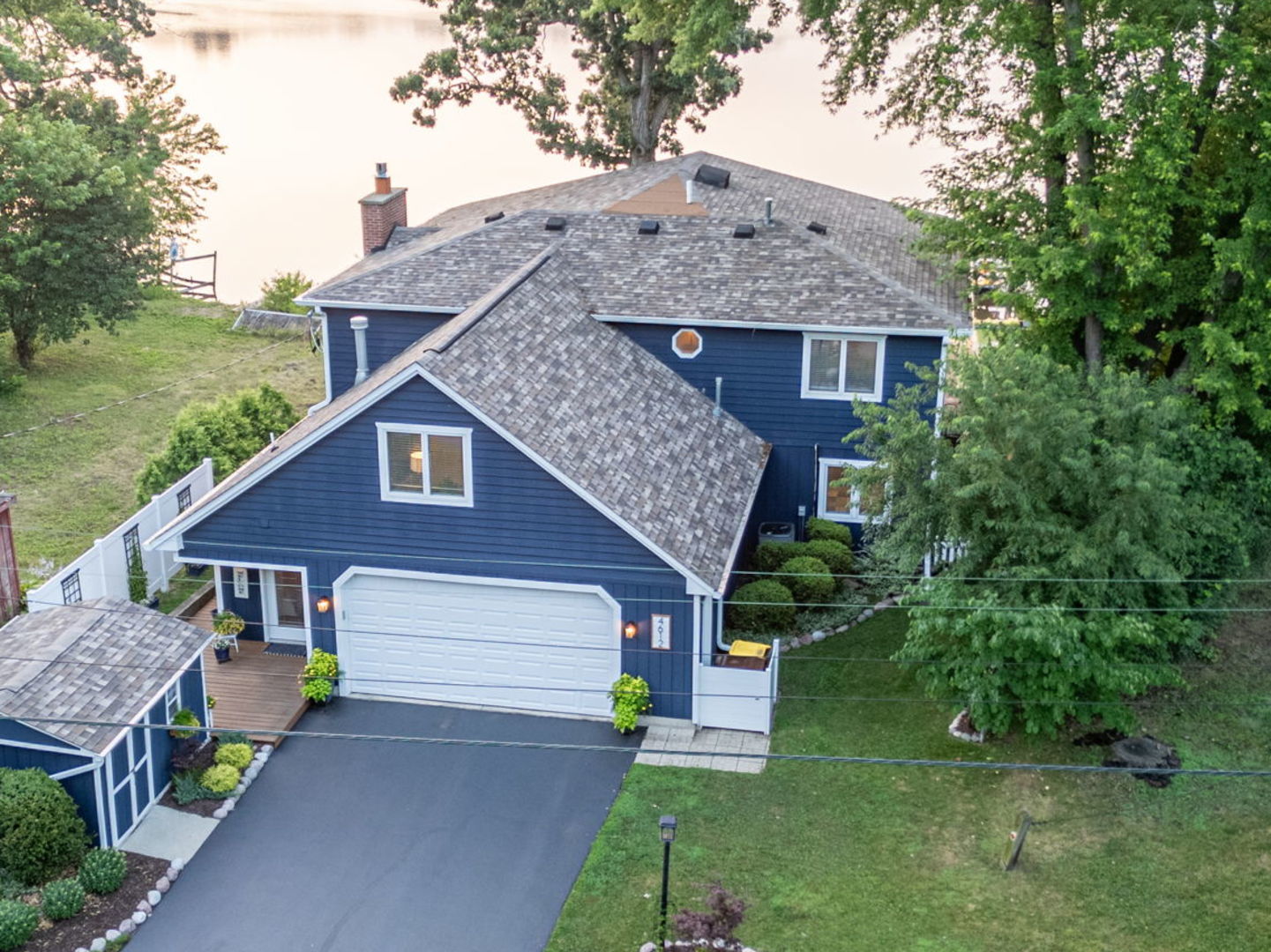 4612 W Lake Shore Drive, Wonder Lake, IL 60097