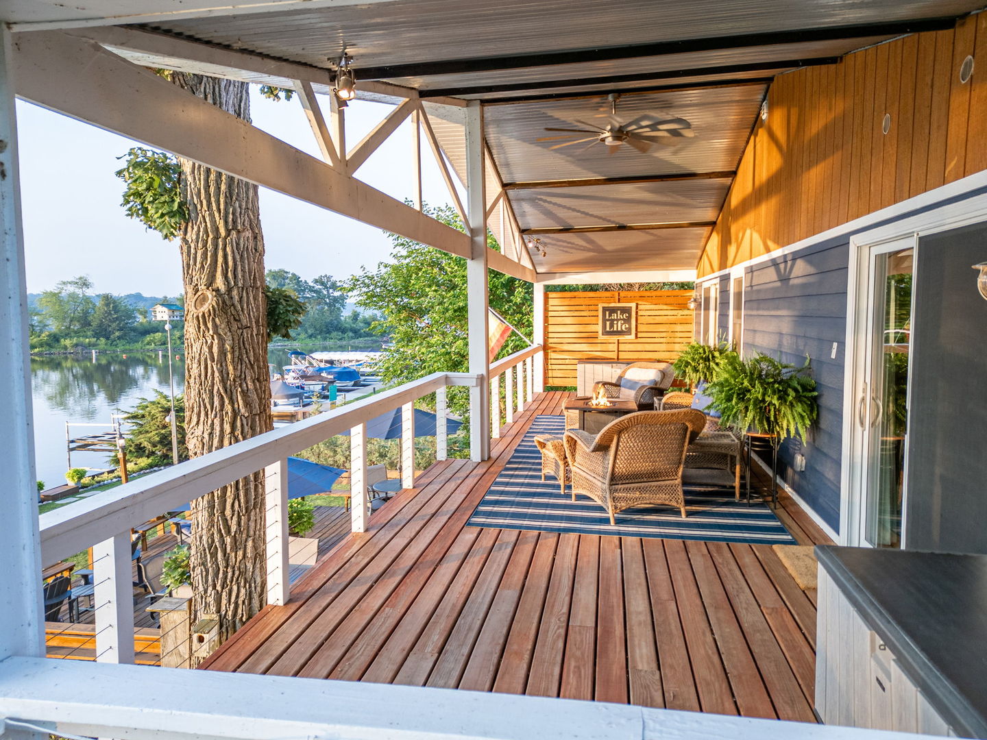 4612 W Lake Shore Drive, Wonder Lake, IL 60097