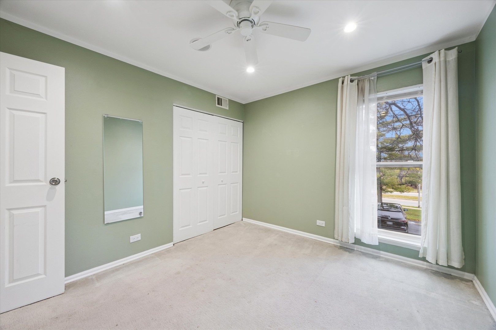 1860 Huntington Boulevard #E, Hoffman Estates, IL 60169