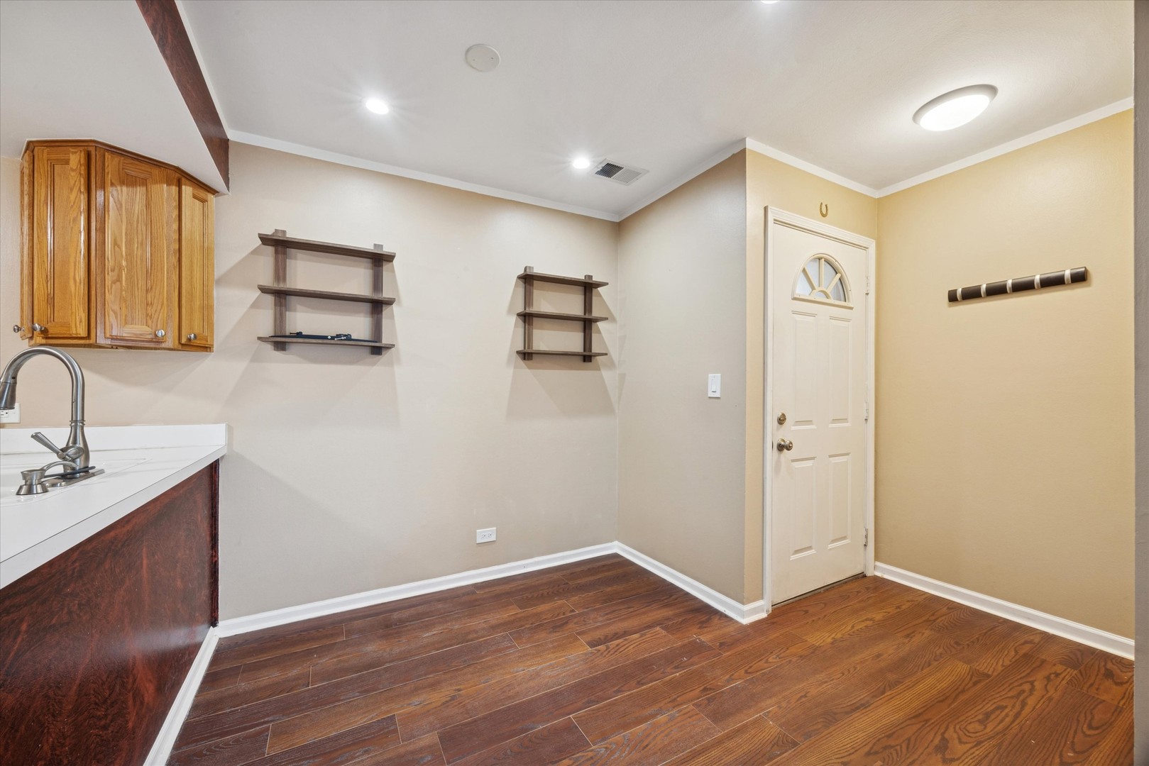 1860 Huntington Boulevard #E, Hoffman Estates, IL 60169