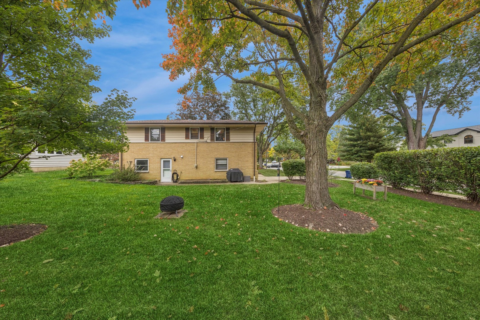 465 E Hillside Road, Naperville, IL 60540