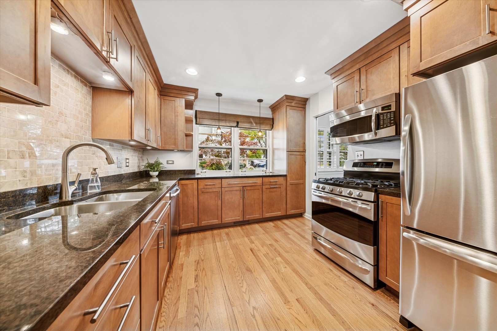 465 E Hillside Road, Naperville, IL 60540