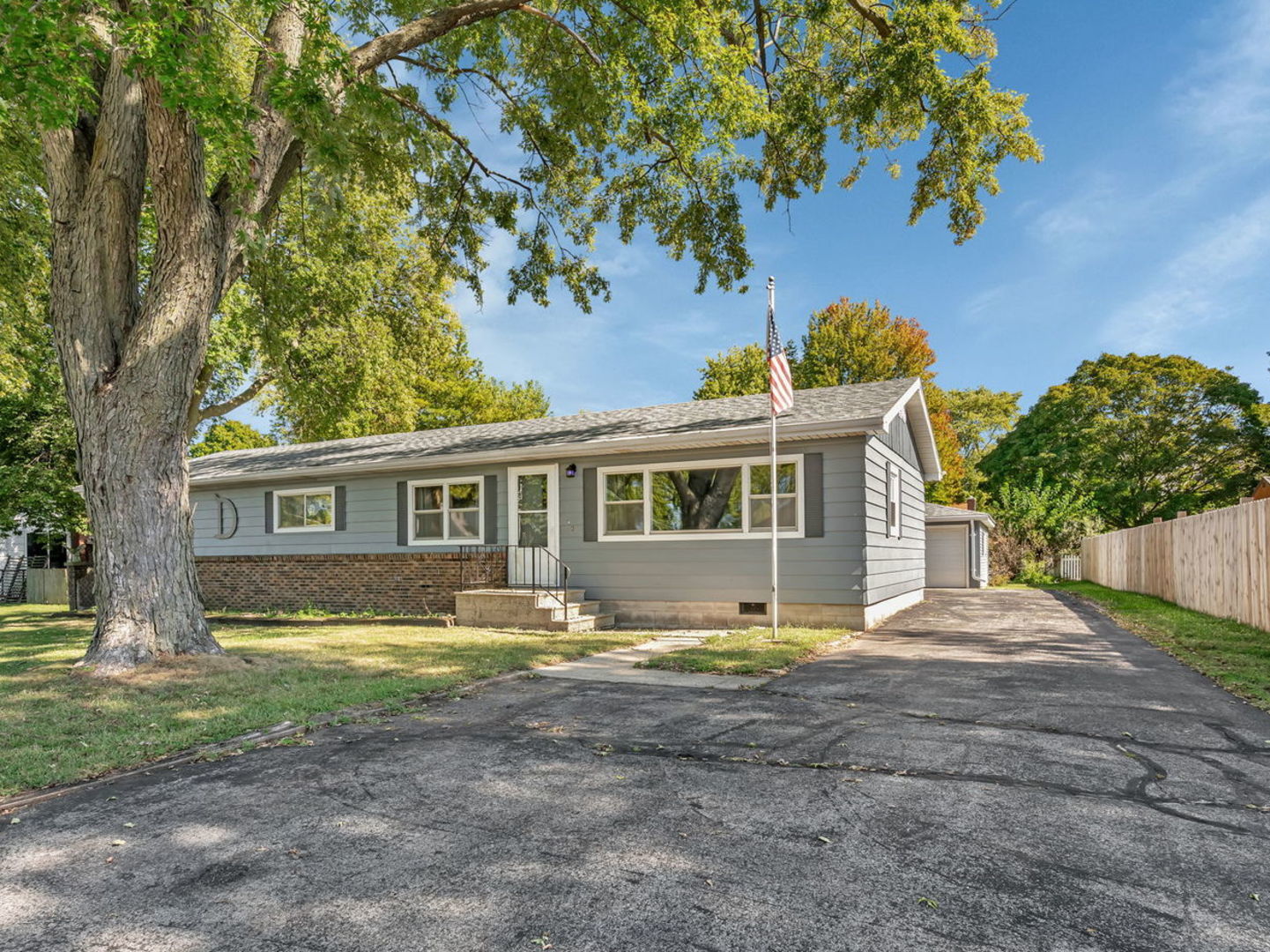 304 S EAST Street, Gardner, IL 60424
