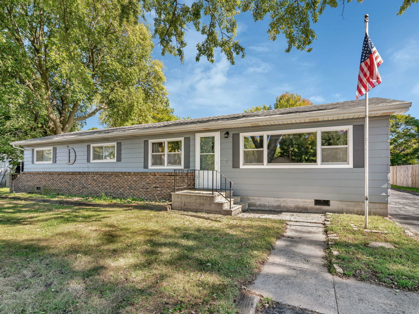 304 S EAST Street, Gardner, IL 60424
